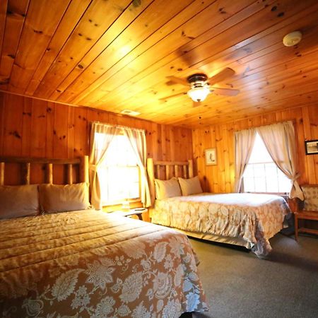 Grandview Lodge Waynesville Room photo